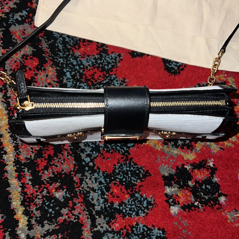 Louis Vuitton Black & White Epi Leather Trunk Clutch with Dustbag - Picture 5 of 10